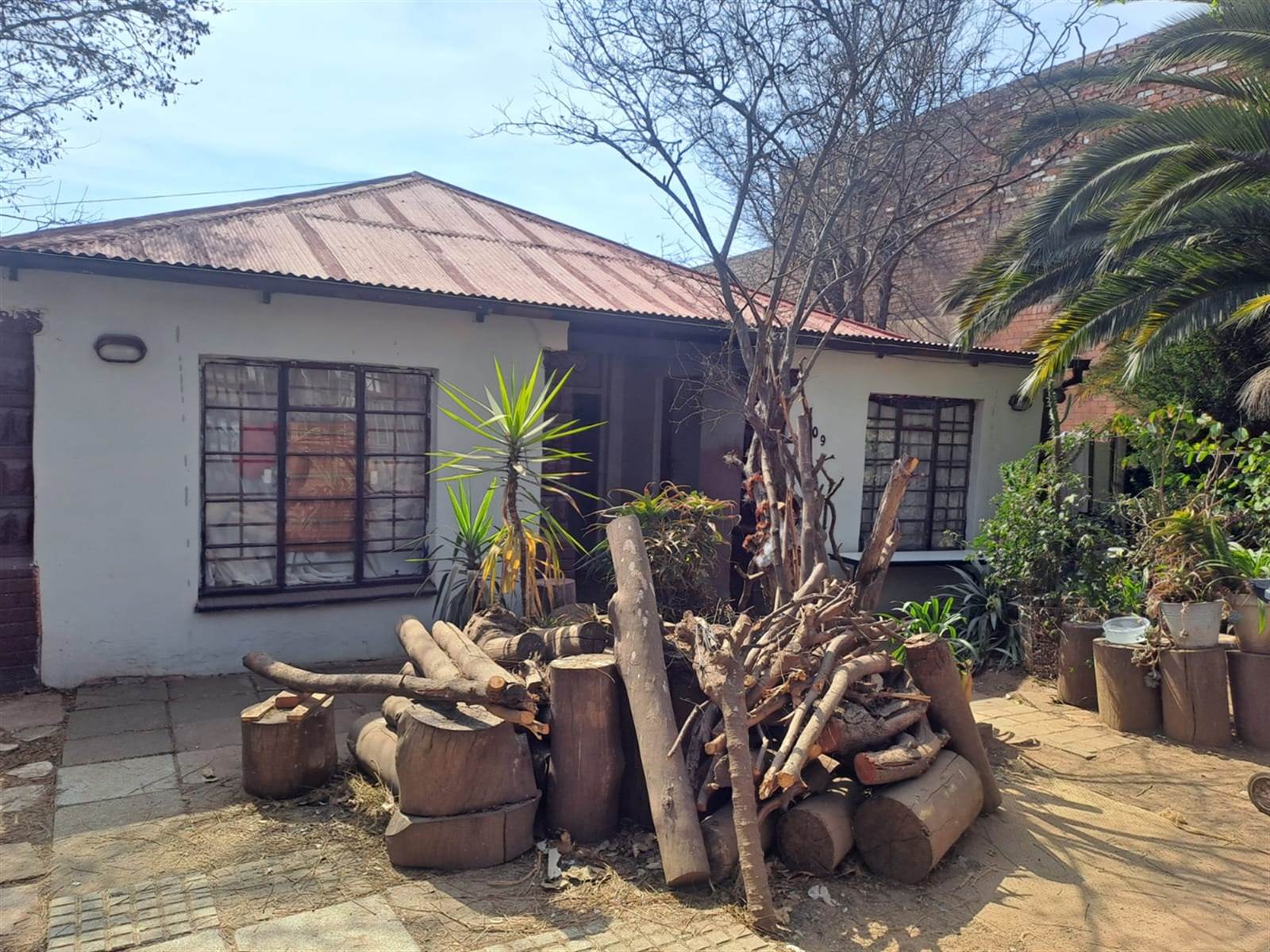 10 Bed House in Turffontein photo number 19