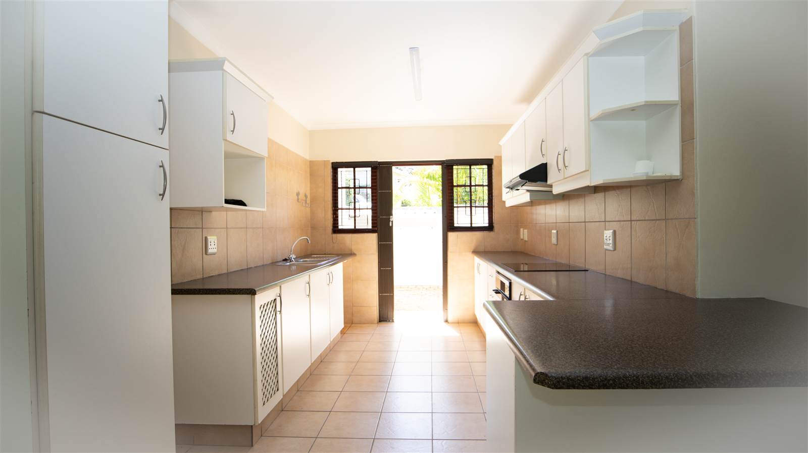 4 Bed House in Ballito photo number 10