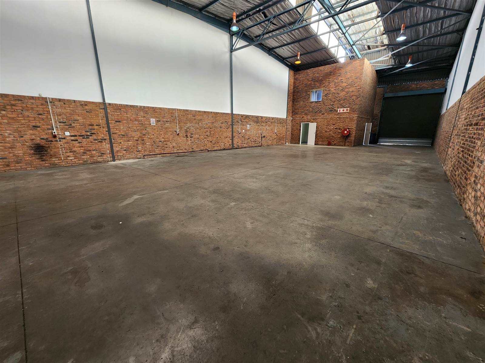 378  m² Industrial space in Sebenza photo number 8
