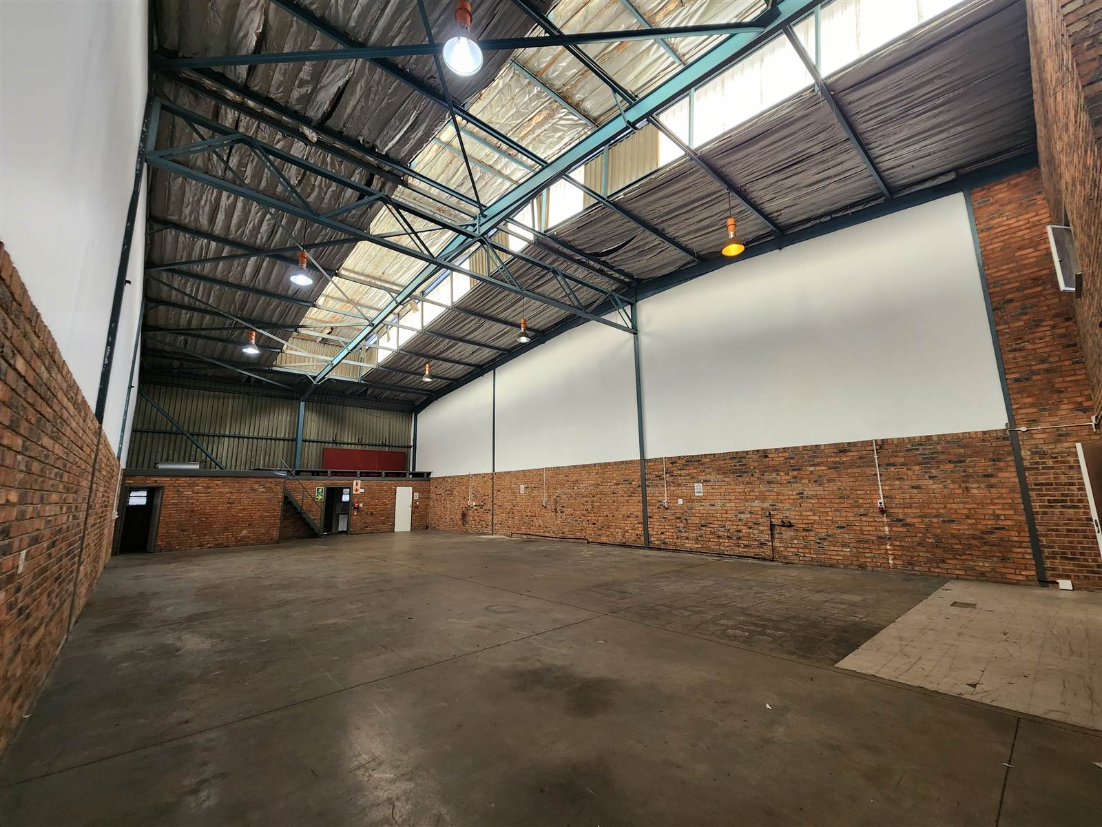 378  m² Industrial space in Sebenza photo number 4
