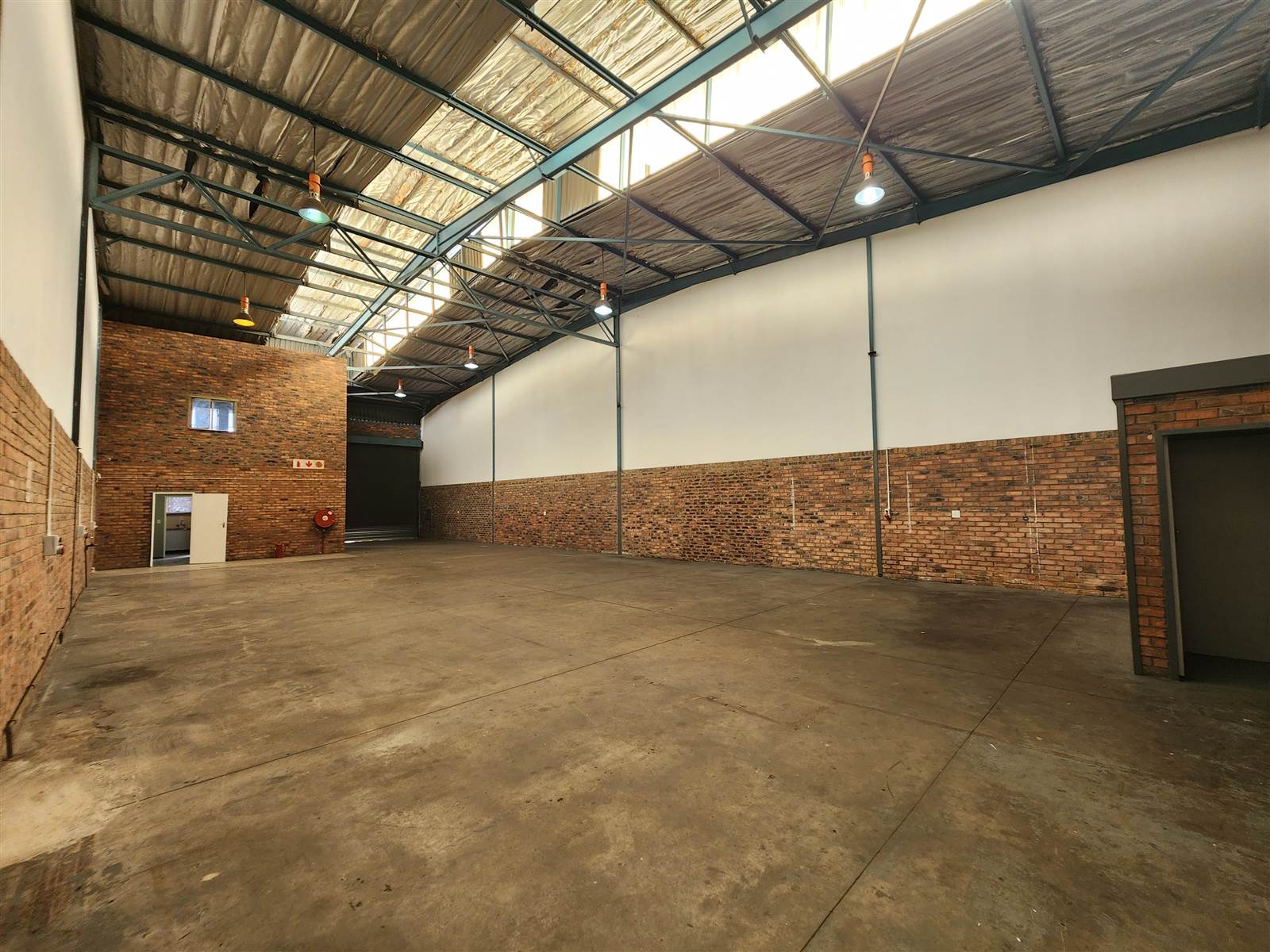 378  m² Industrial space in Sebenza photo number 7