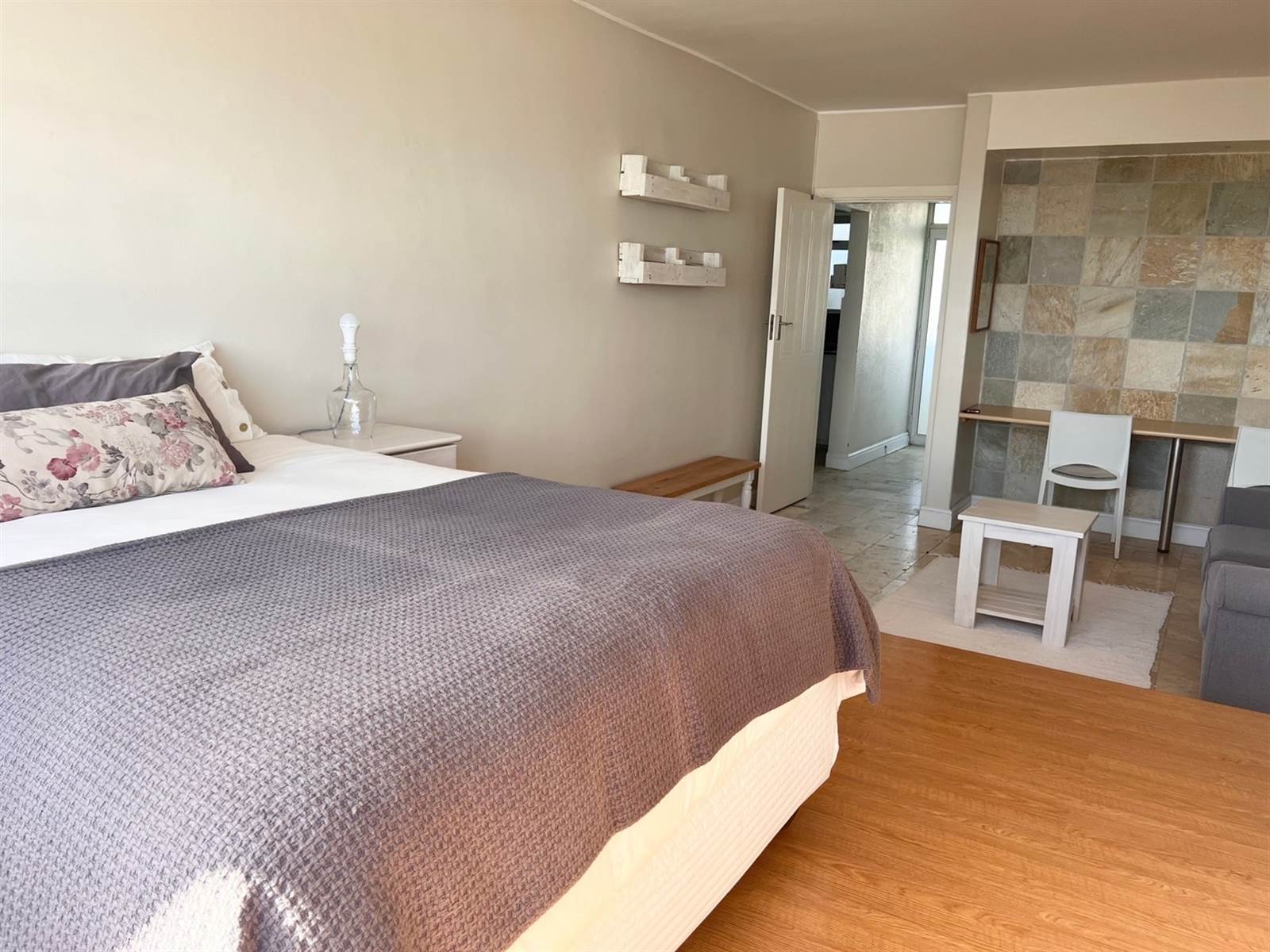 1 Bed Apartment in Bloubergstrand photo number 6