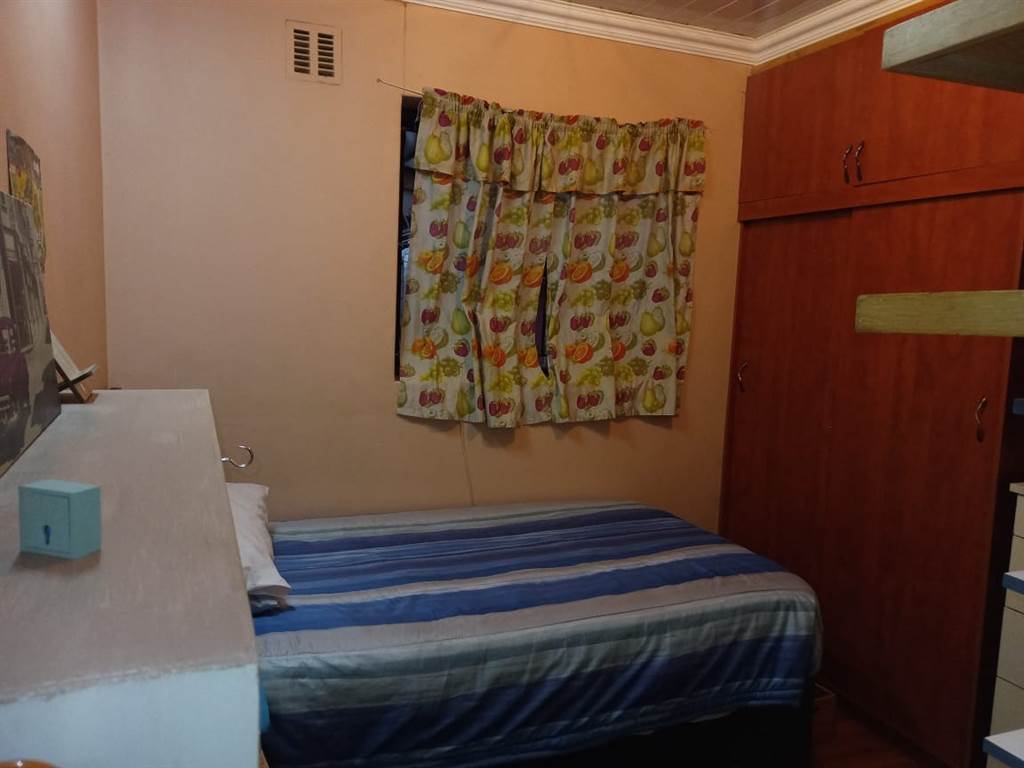 2 Bed House in Mitchells Plain Central photo number 7