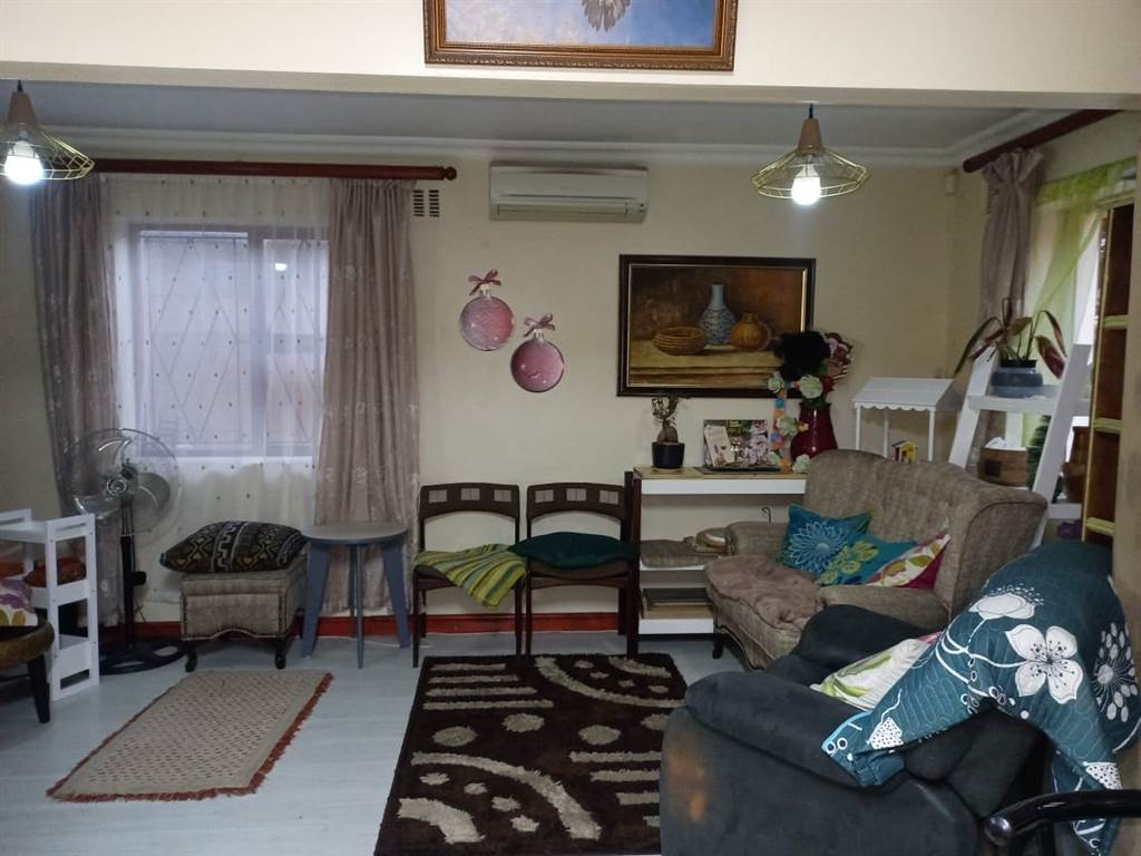 2 Bed House in Mitchells Plain Central photo number 3