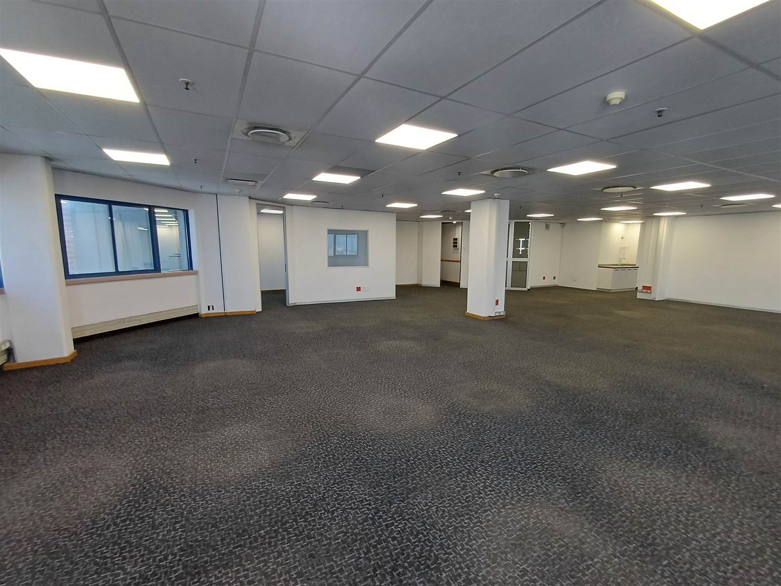 251  m² Commercial space in Durban CBD photo number 9