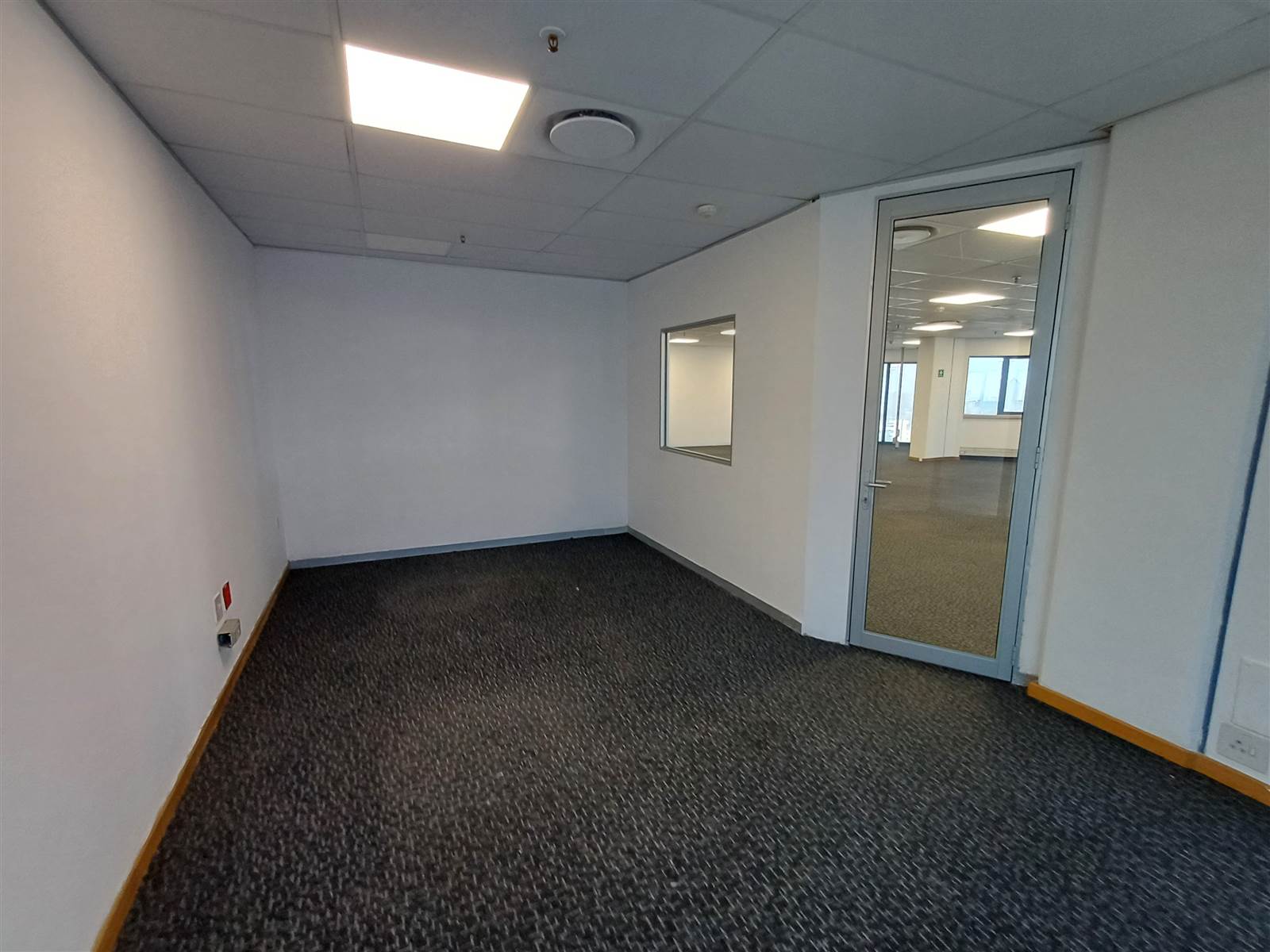 251  m² Commercial space in Durban CBD photo number 4