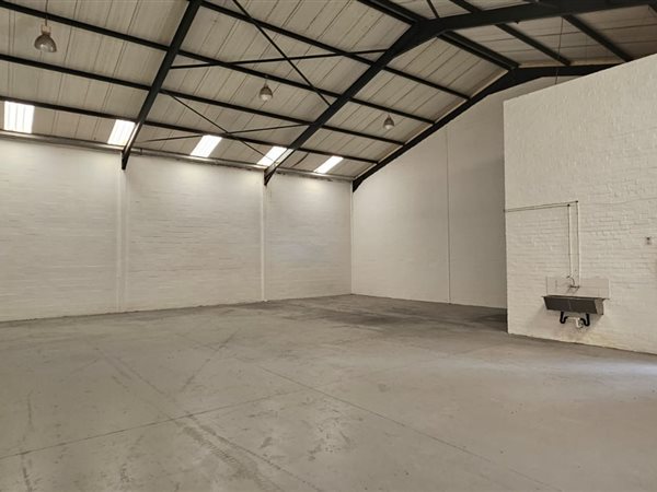 300  m² Industrial space