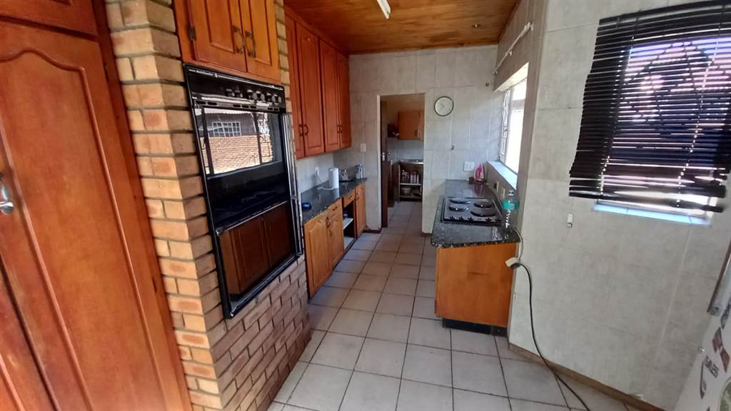 3 Bed House in Trichardt photo number 14