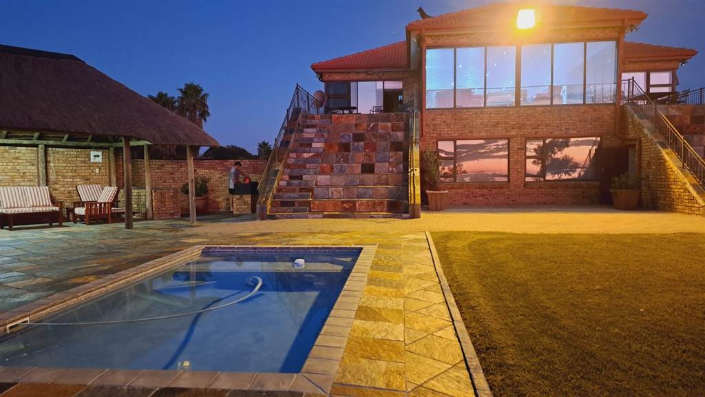 7 Bed House in Sasolburg photo number 4