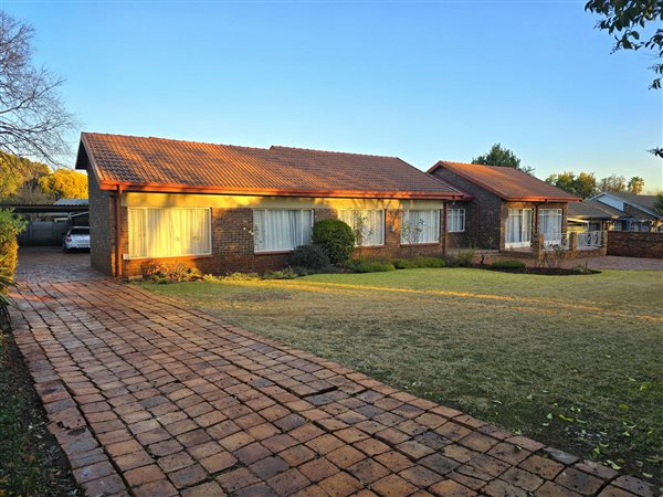 4 Bedroom House 4 Bedroom House
