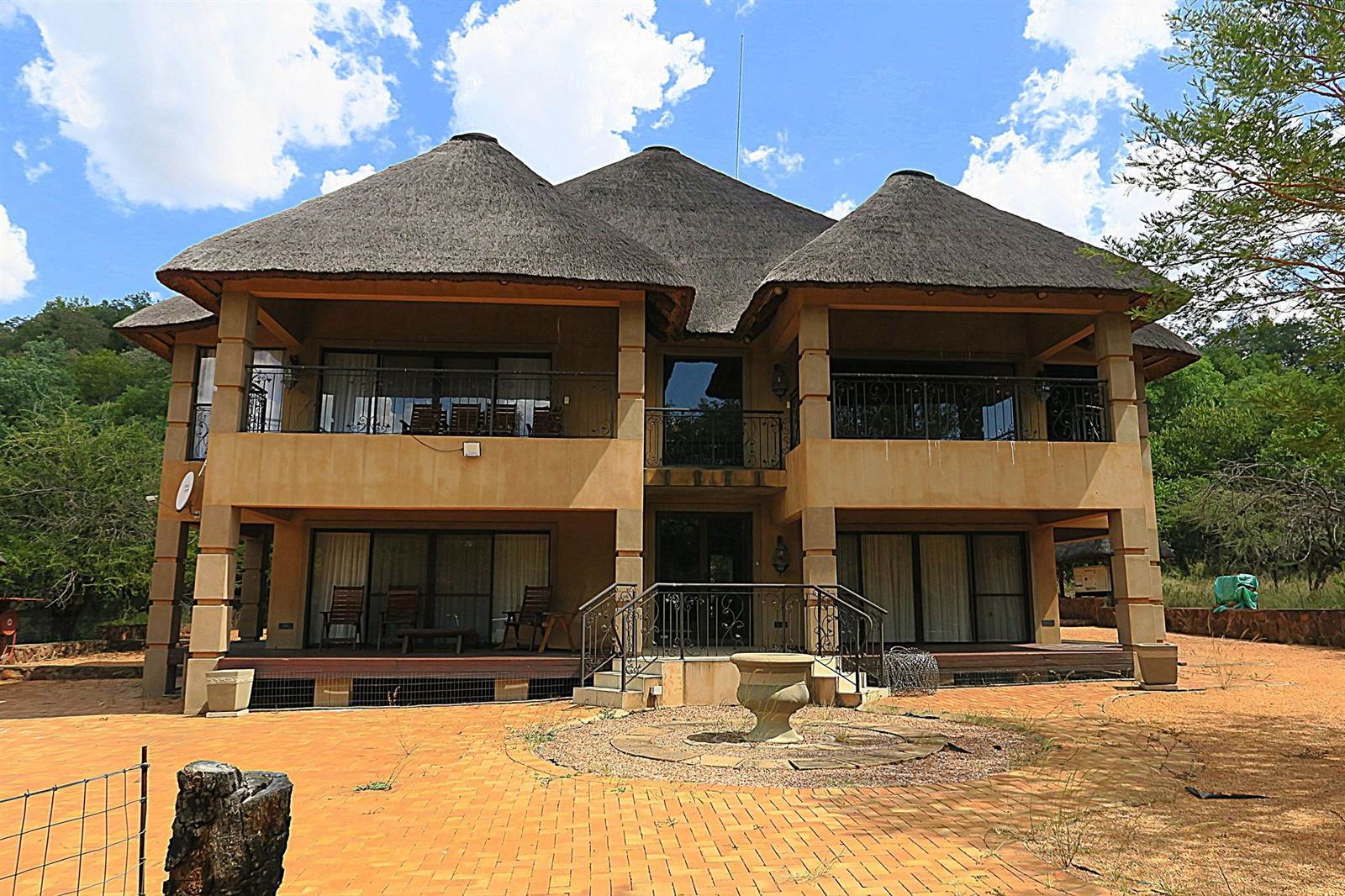 4 Bed House in Vaalwater photo number 2