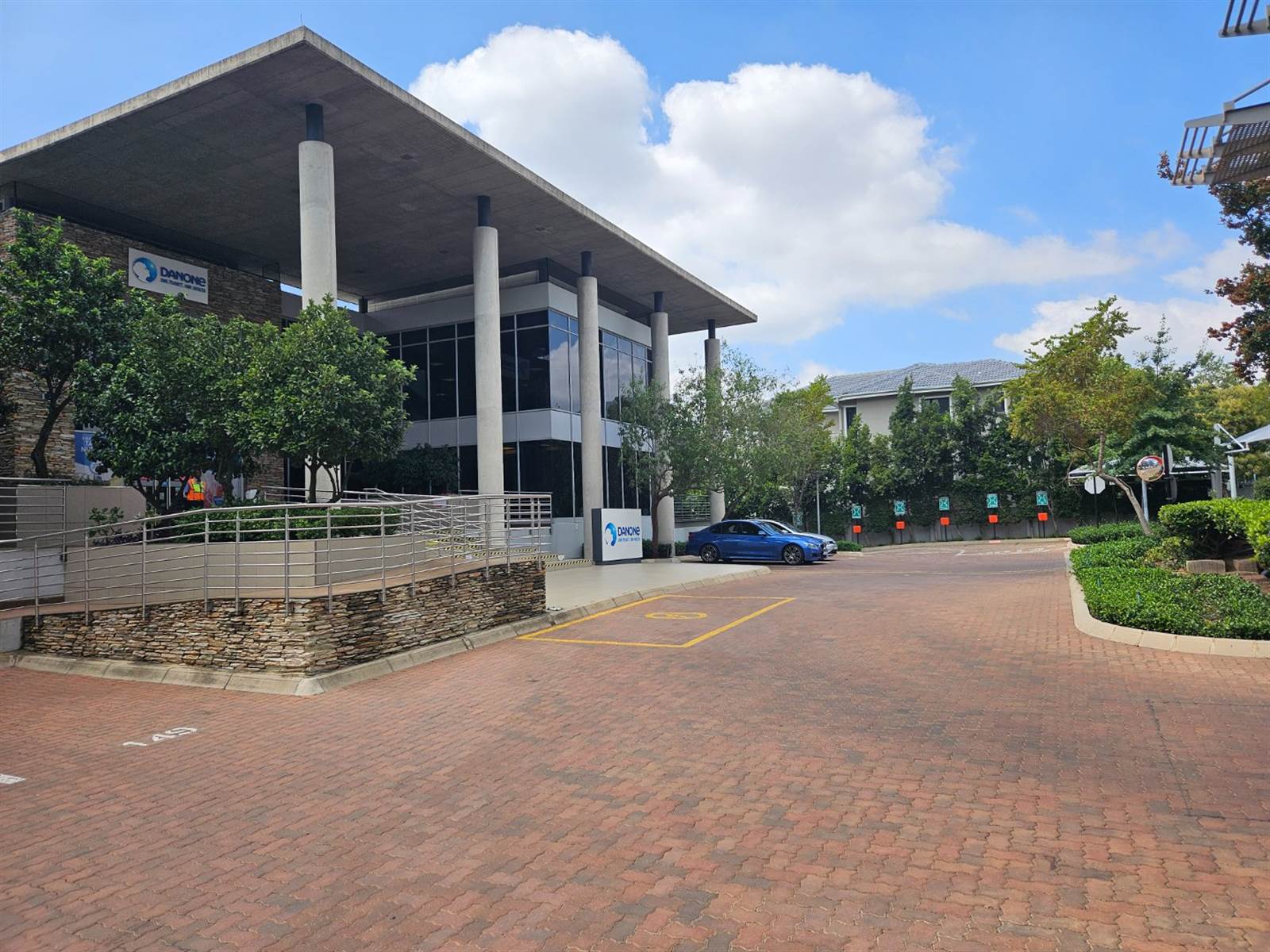 1425  m² Commercial space in Bryanston photo number 1
