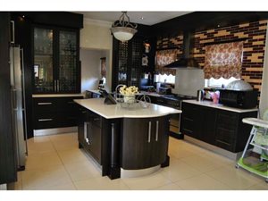 5 Bed House in Midlands Estate
