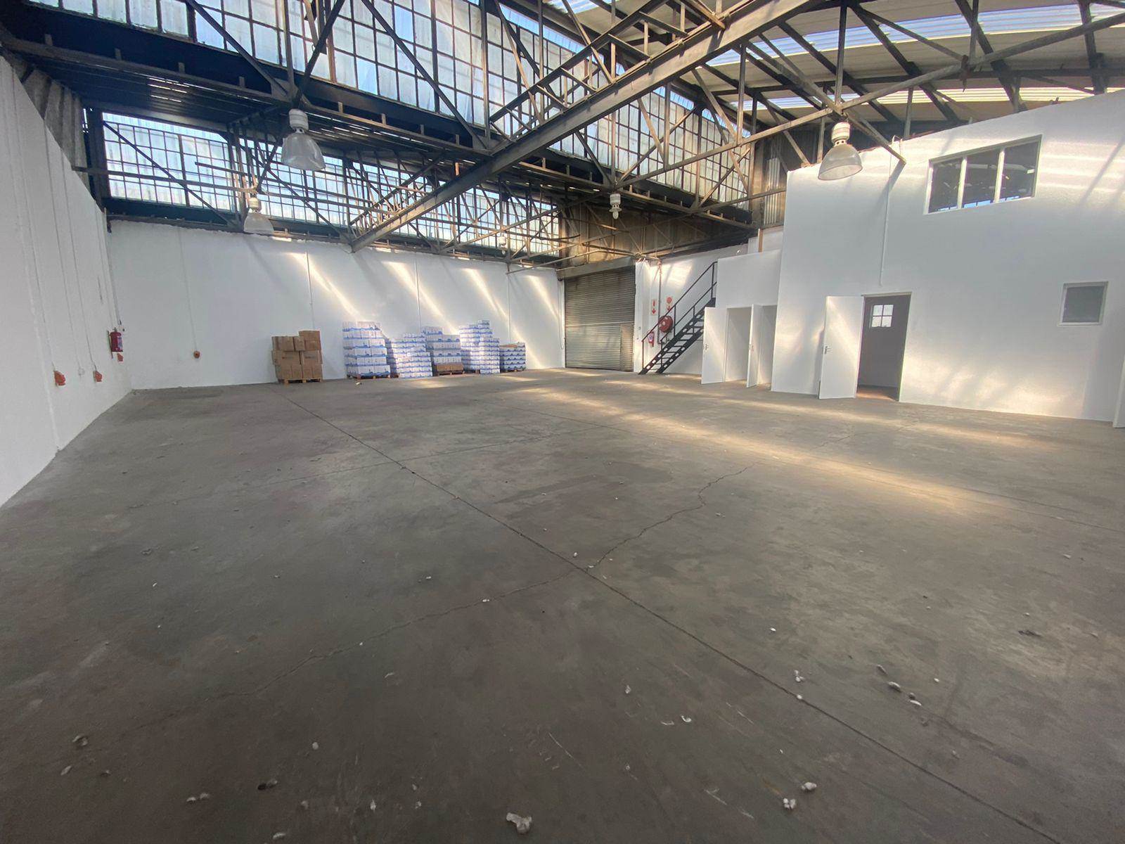 300  m² Industrial space in Isandovale photo number 3