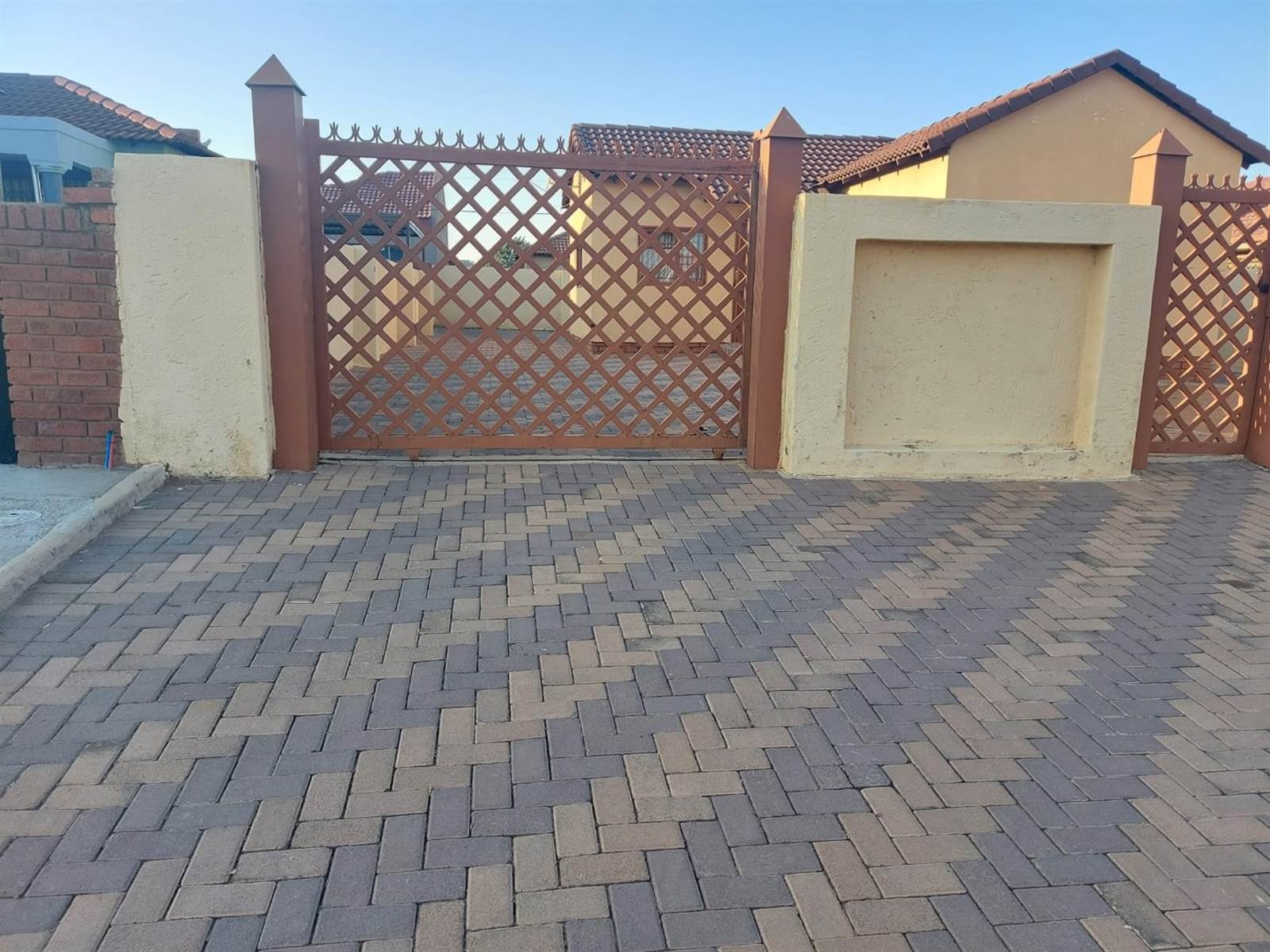 2 Bed House in Mabopane photo number 1