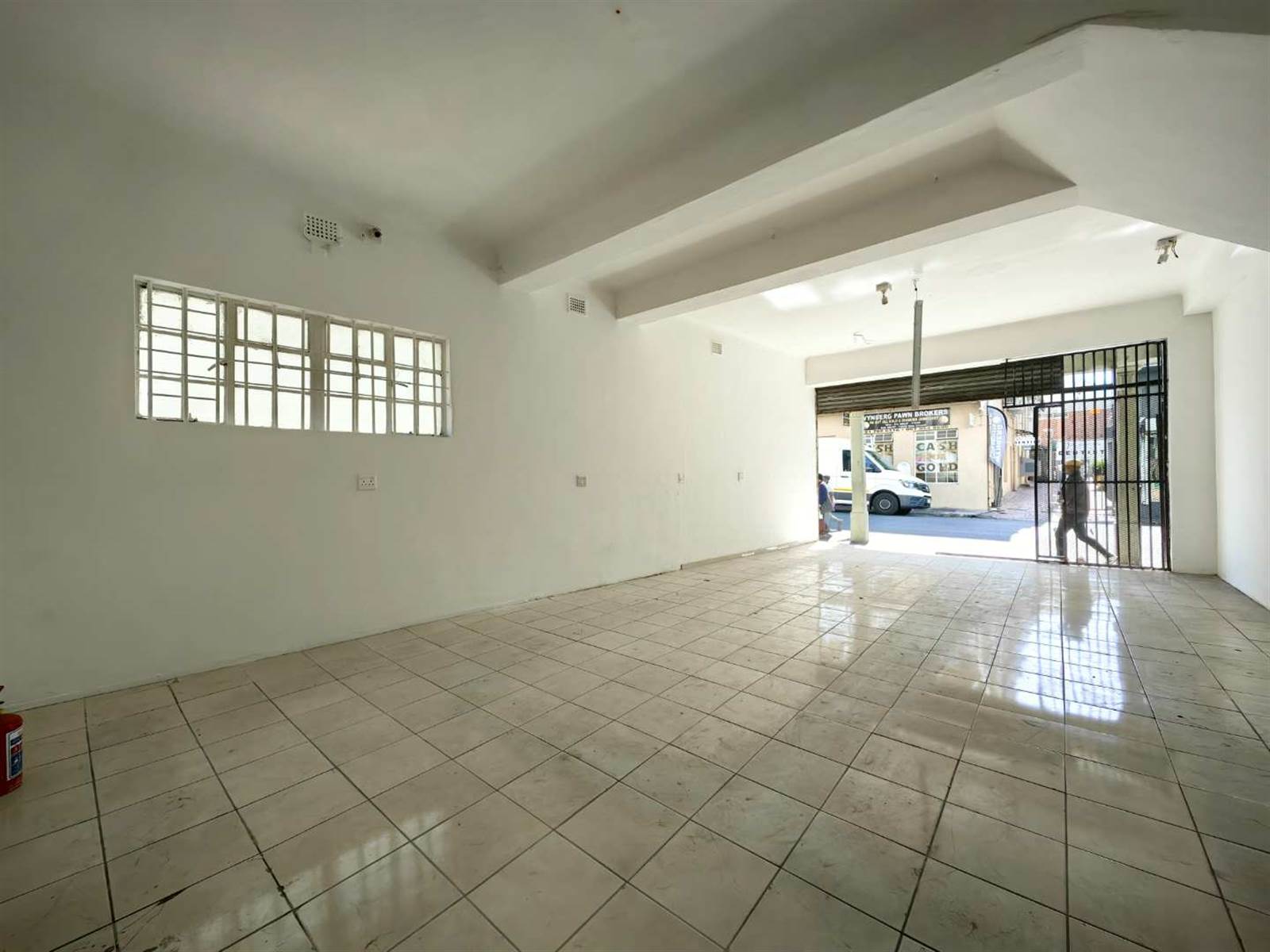 66.7  m² Retail Space in Wynberg photo number 4