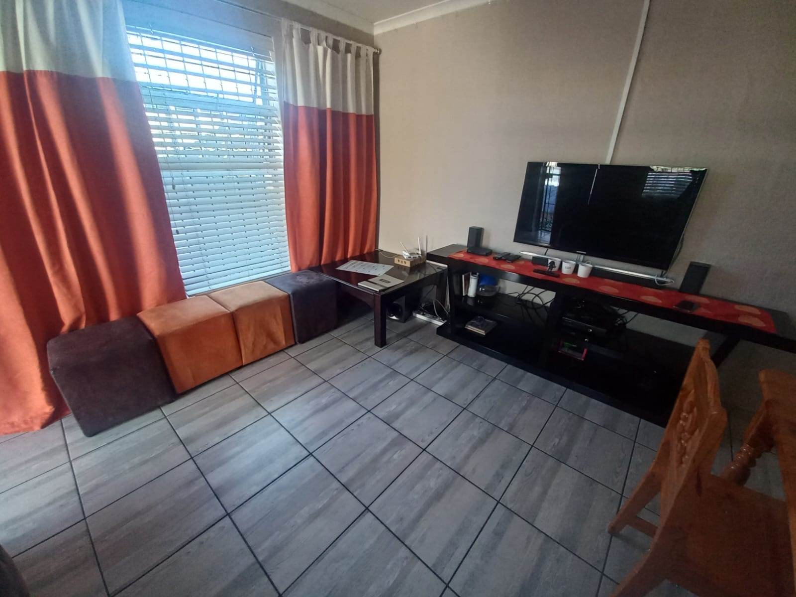 2 Bed House in Mitchells Plain photo number 8