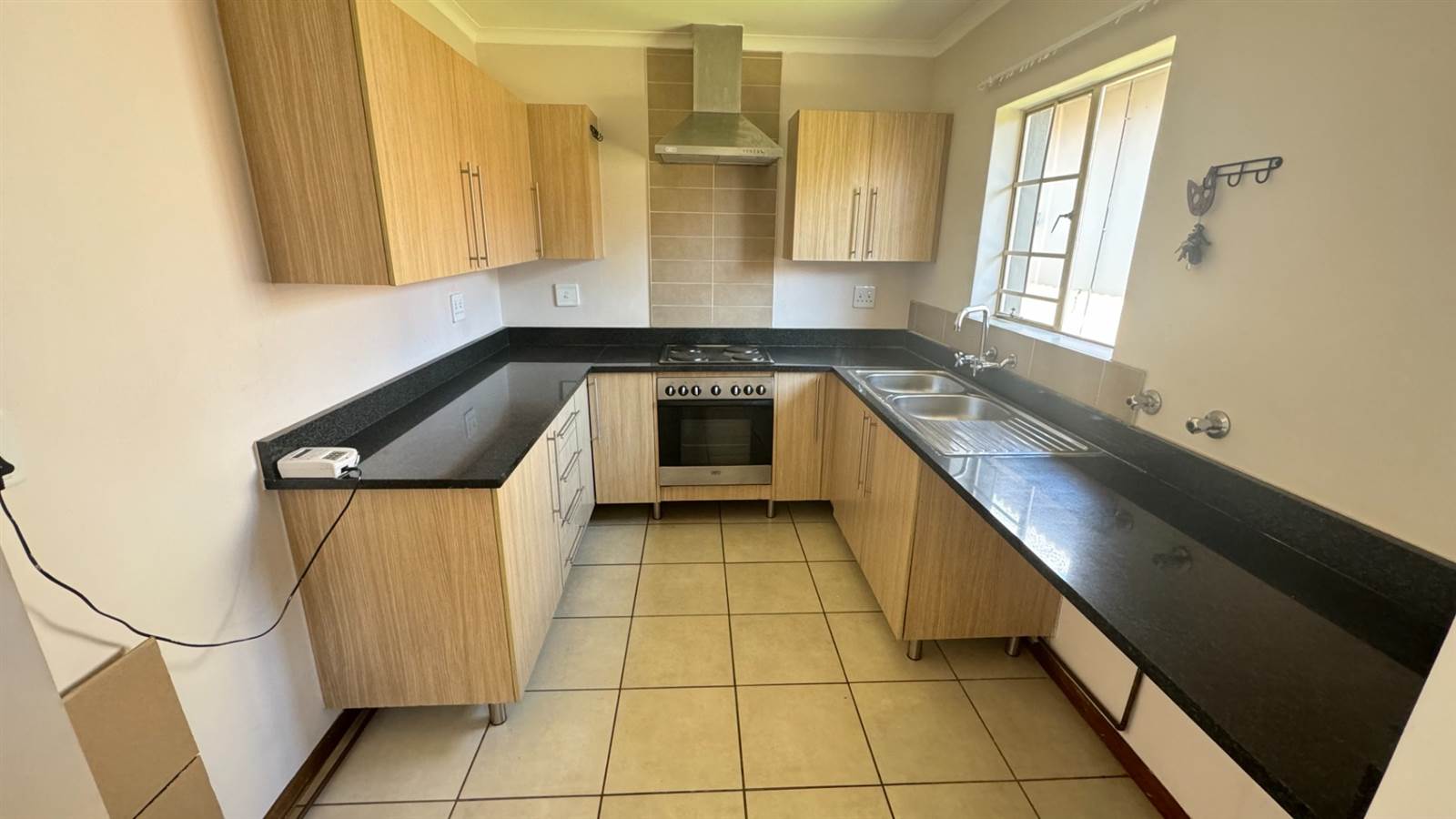 2 Bed Townhouse in Mooikloof Ridge photo number 4