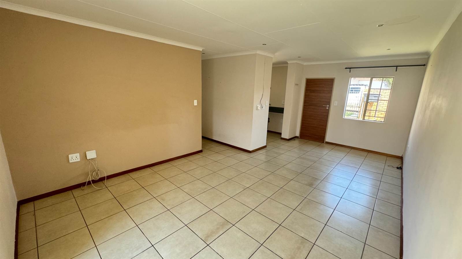2 Bed Townhouse in Mooikloof Ridge photo number 5