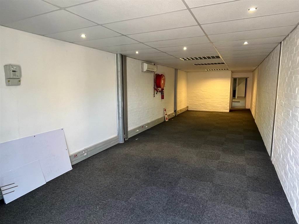 535  m² Commercial space in Brackenfell Industrial photo number 2