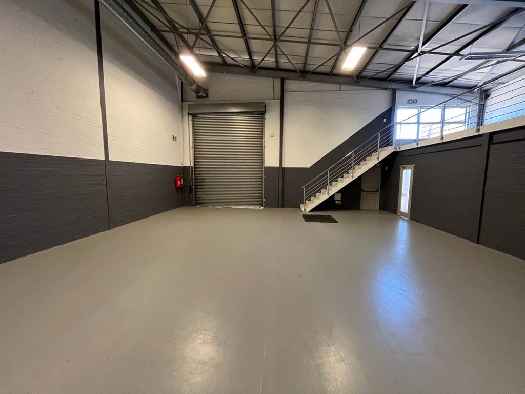 535  m² Commercial space in Brackenfell Industrial photo number 9