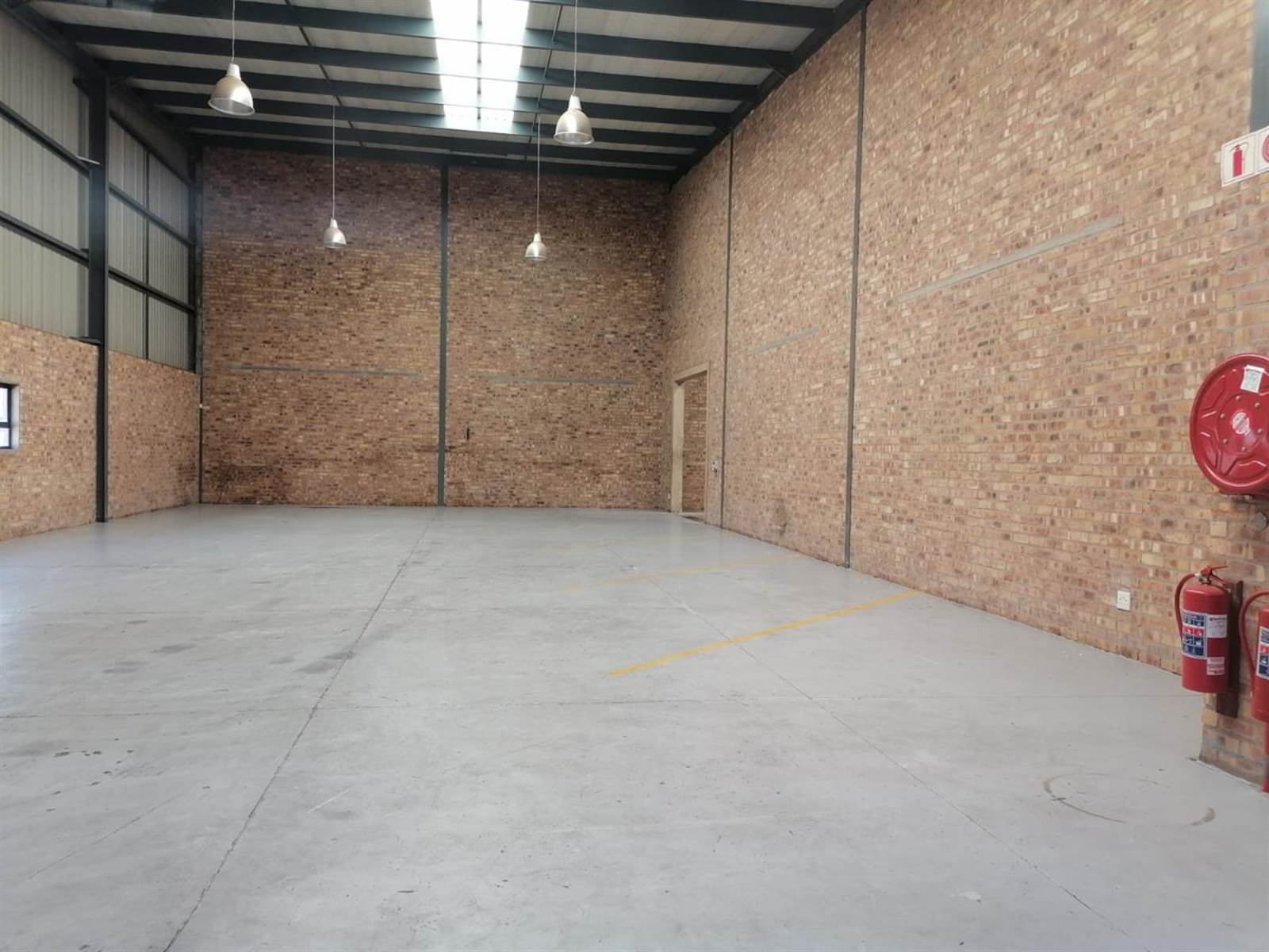 500  m² Industrial space in Faerie Glen photo number 1