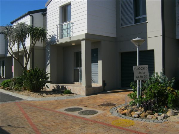 3 Bedroom Townhouse 3 Bedroom Townhouse