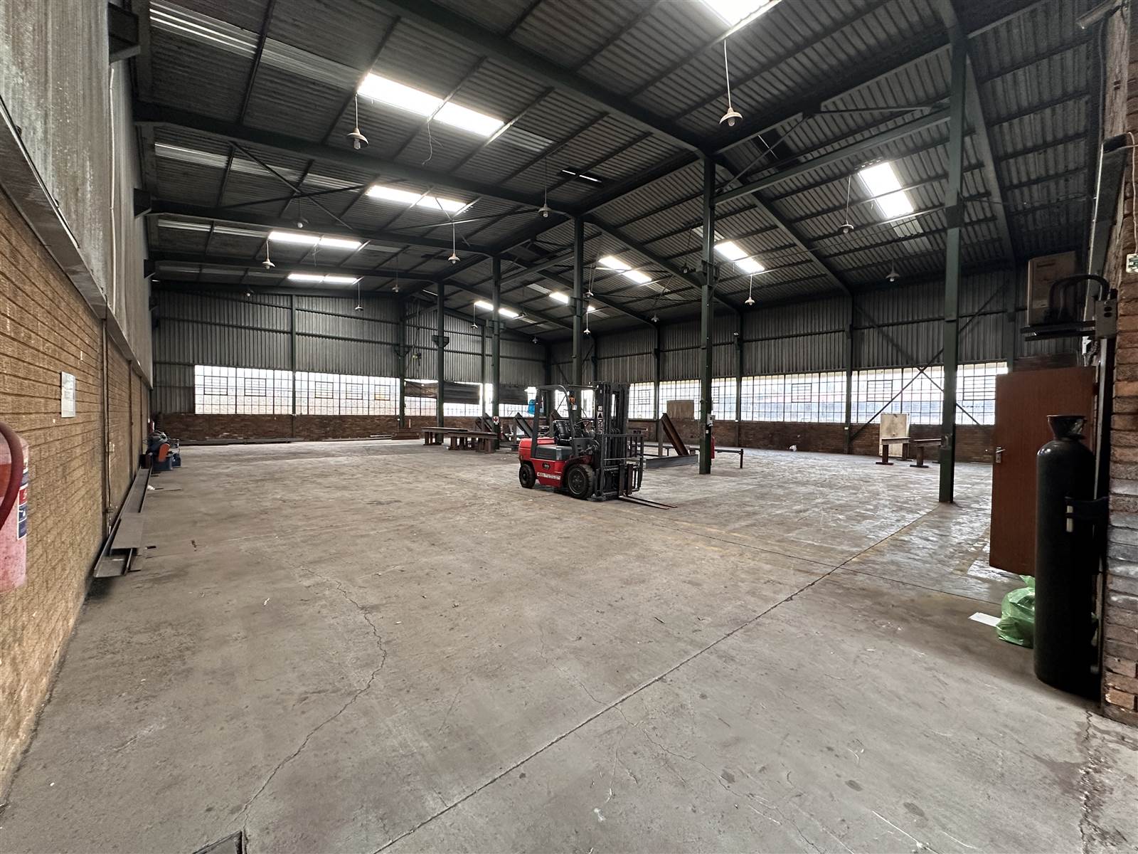 850  m² Industrial space in Wadeville photo number 1
