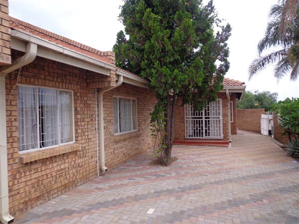 4 Bedroom House 4 Bedroom House