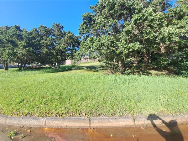1374 m² Land available in Uvongo