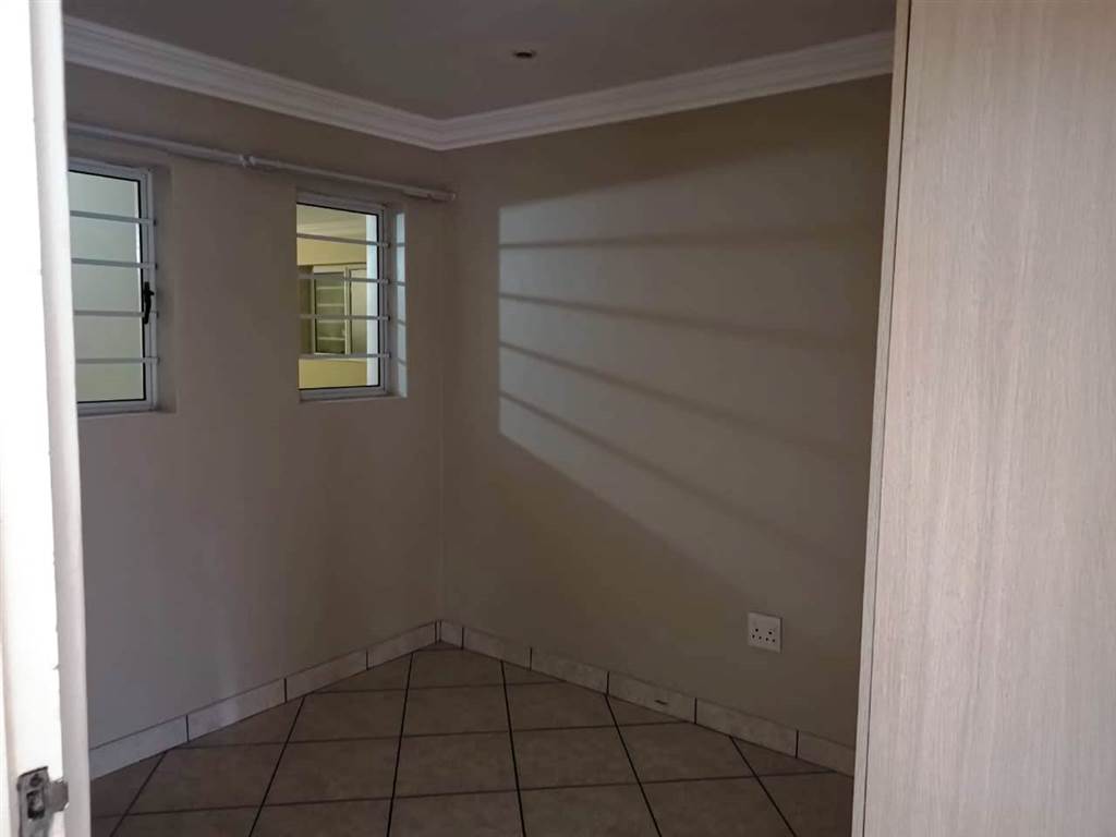 3 Bed Apartment in Jeffreys Bay photo number 20