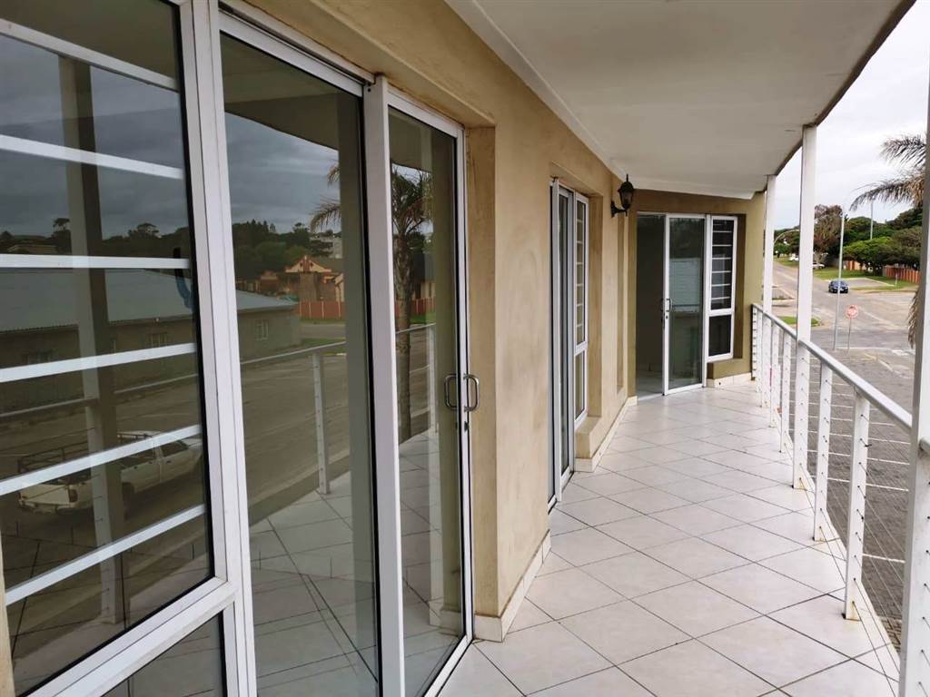 3 Bed Apartment in Jeffreys Bay photo number 23