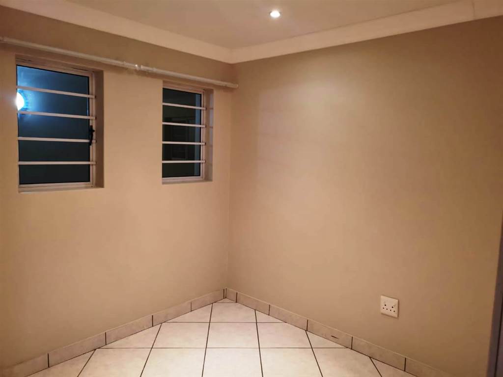 3 Bed Apartment in Jeffreys Bay photo number 18