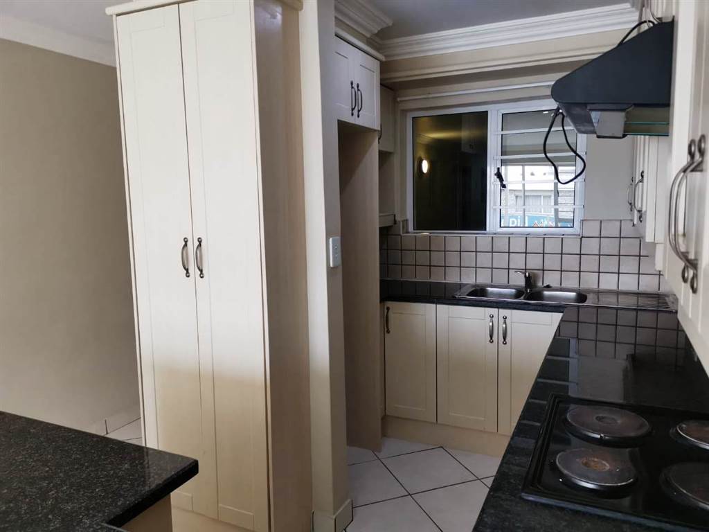 3 Bed Apartment in Jeffreys Bay photo number 7