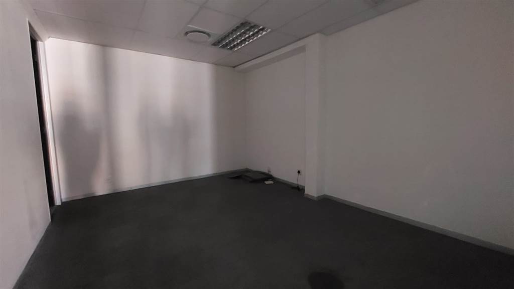 109  m² Commercial space in Moreleta Park photo number 8