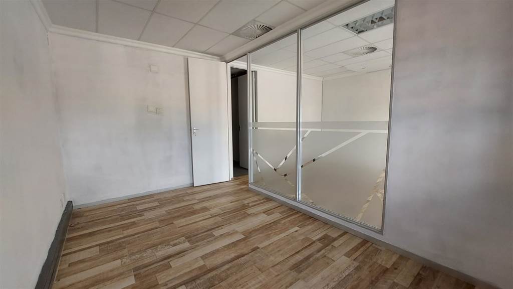109  m² Commercial space in Moreleta Park photo number 3