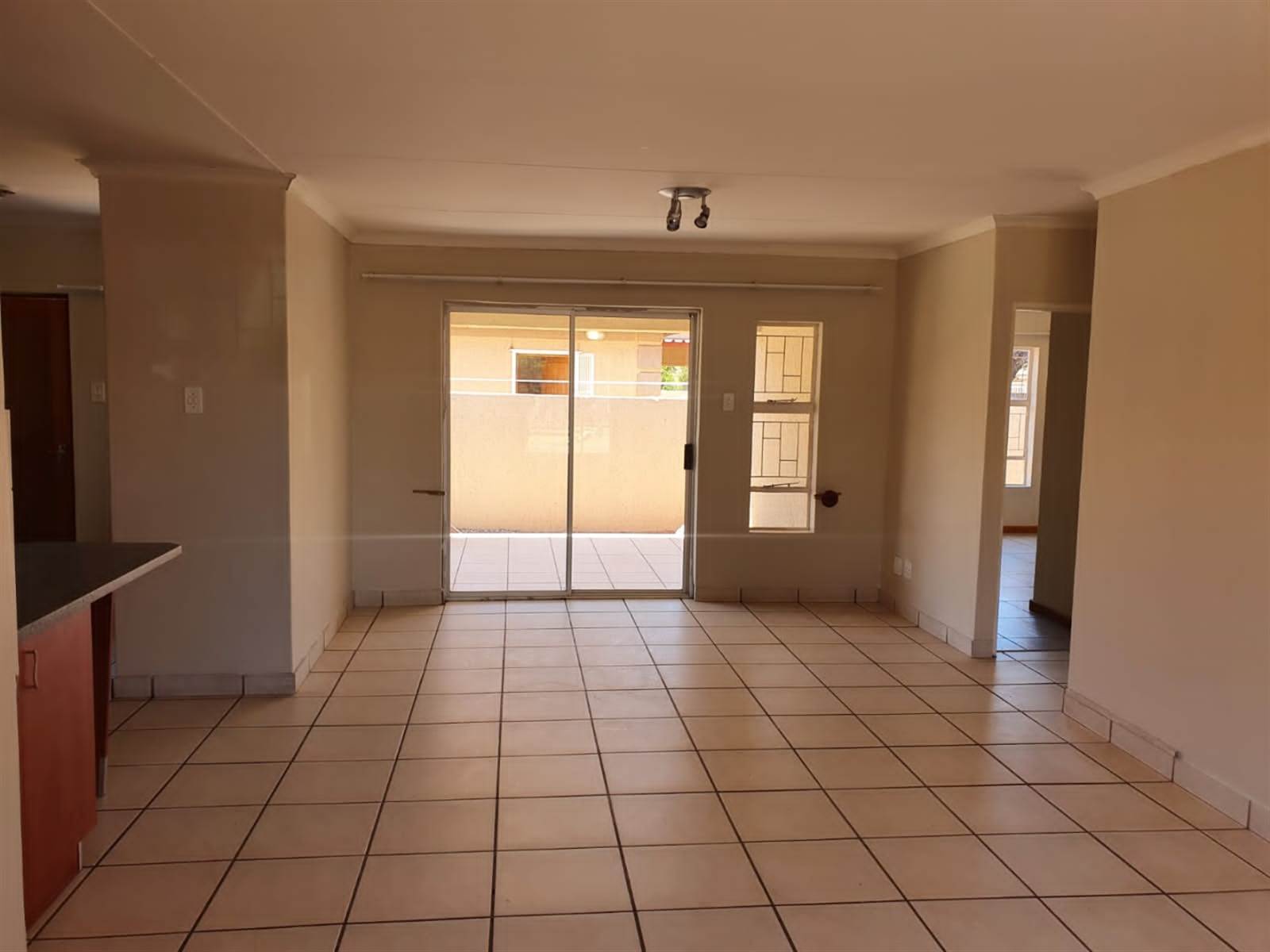 4 Bed Townhouse in Kathu photo number 2
