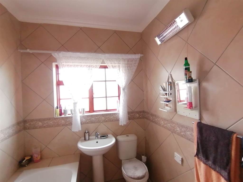 4 Bed House in Thaba Nchu photo number 24