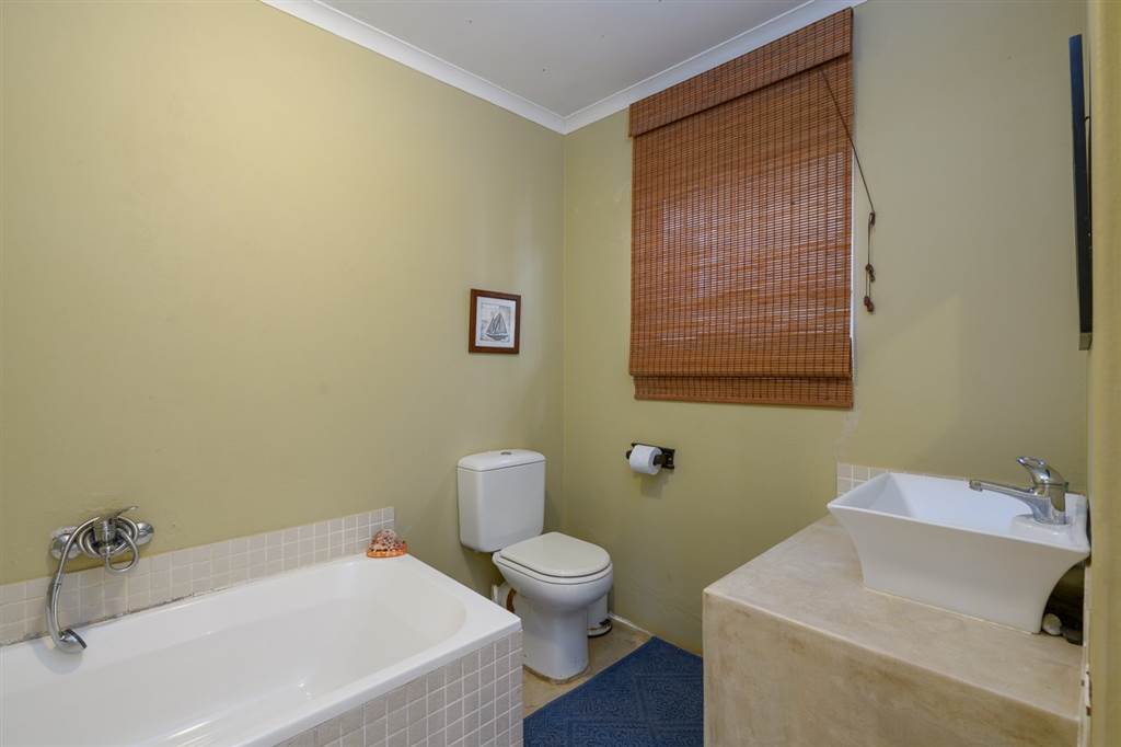4 Bed House in Southbroom photo number 15