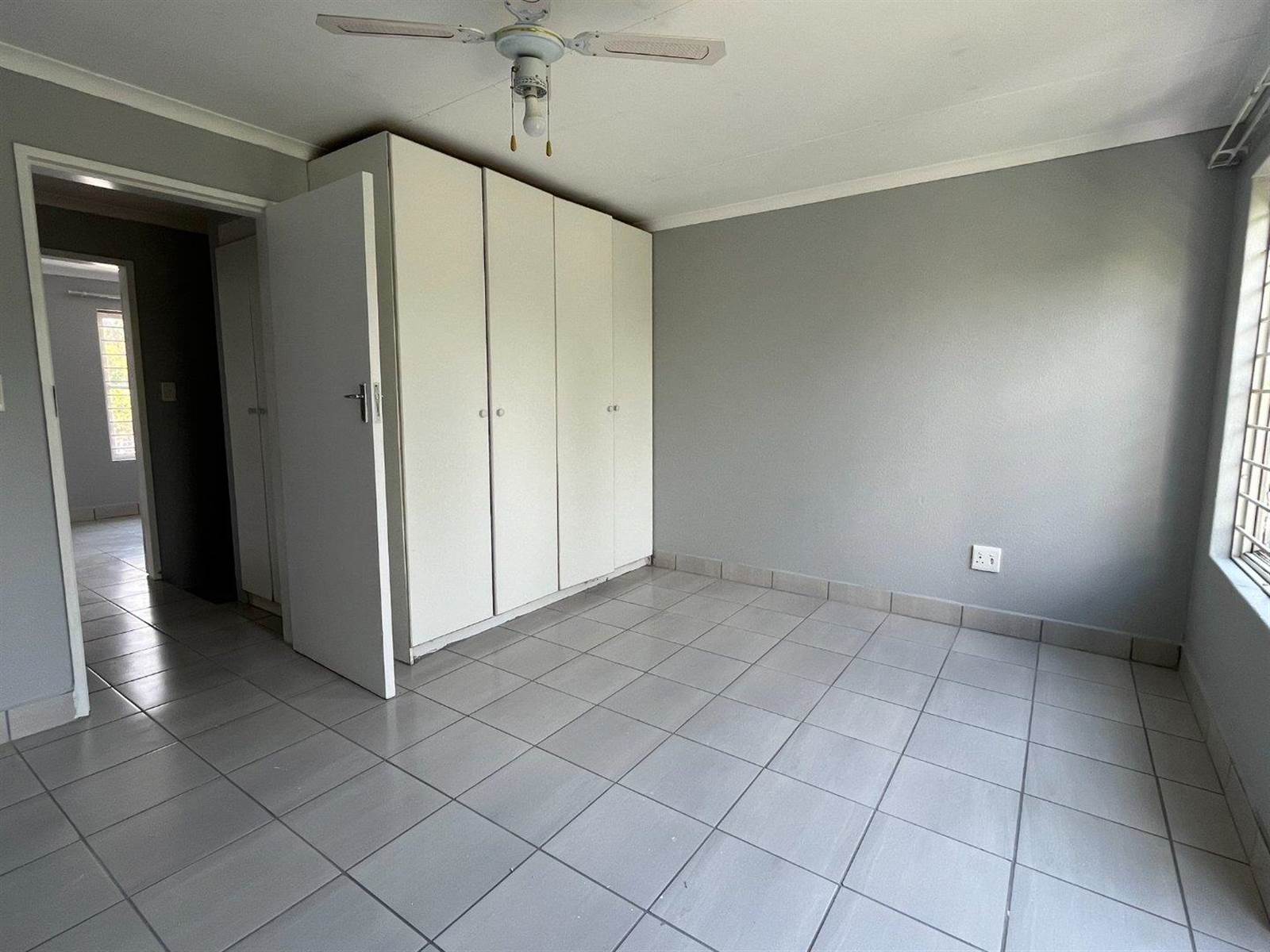 2 Bed Townhouse in Radiokop photo number 7
