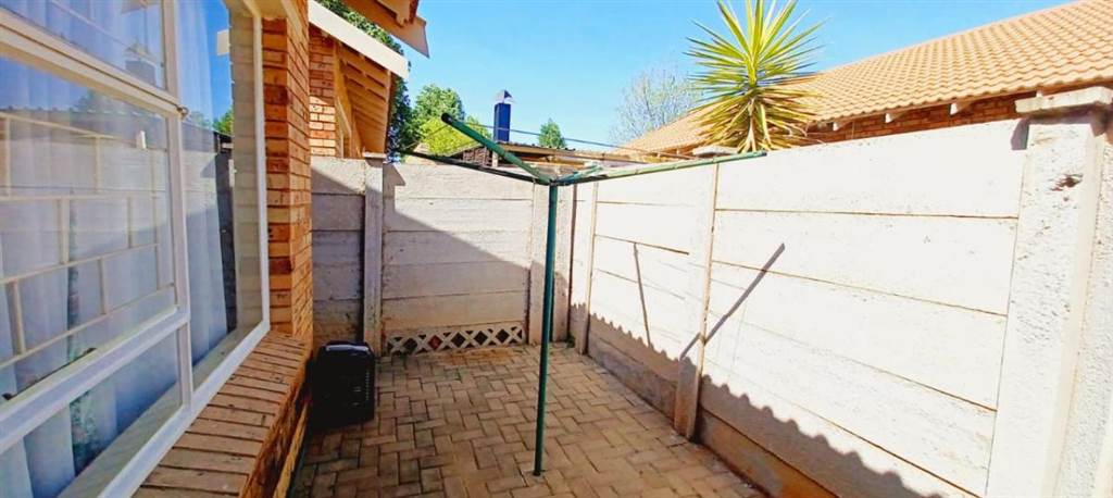 3 Bed Townhouse in Quaggafontein photo number 16