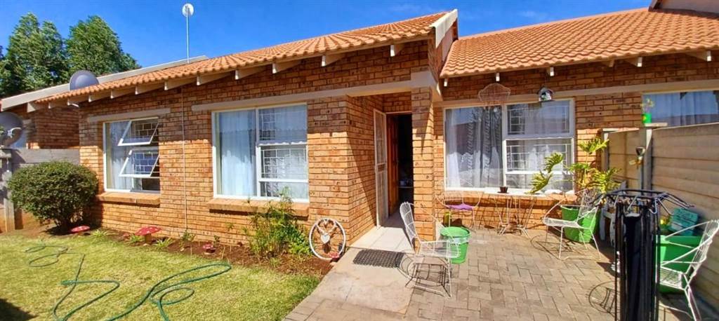 3 Bed Townhouse in Quaggafontein photo number 1