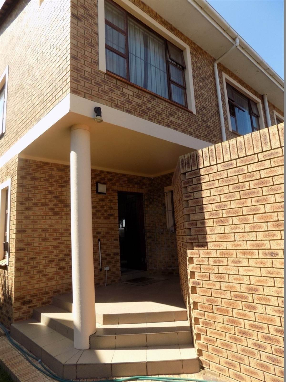 4 Bed Townhouse in Hibberdene photo number 27