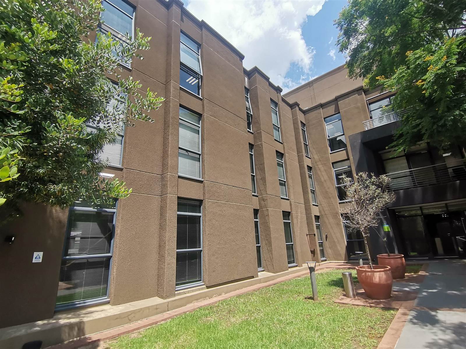 337  m² Commercial space in Rosebank photo number 3