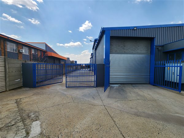 1 300  m² Industrial space