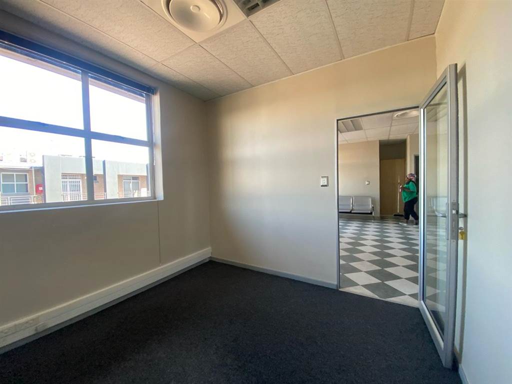 100  m² Commercial space in Milnerton Central photo number 10