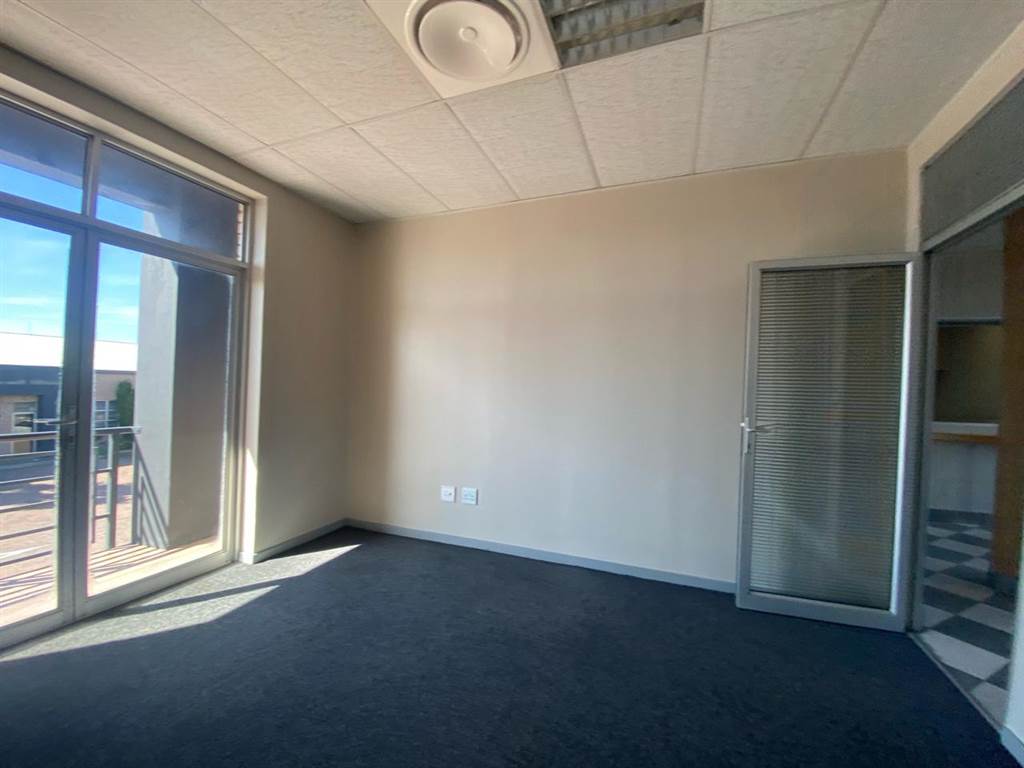 100  m² Commercial space in Milnerton Central photo number 21