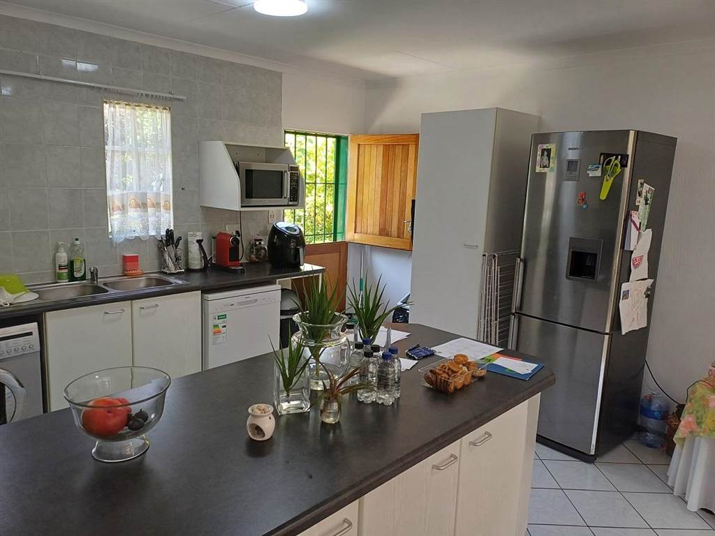 3 Bed Townhouse in Marais Steyn Park photo number 8