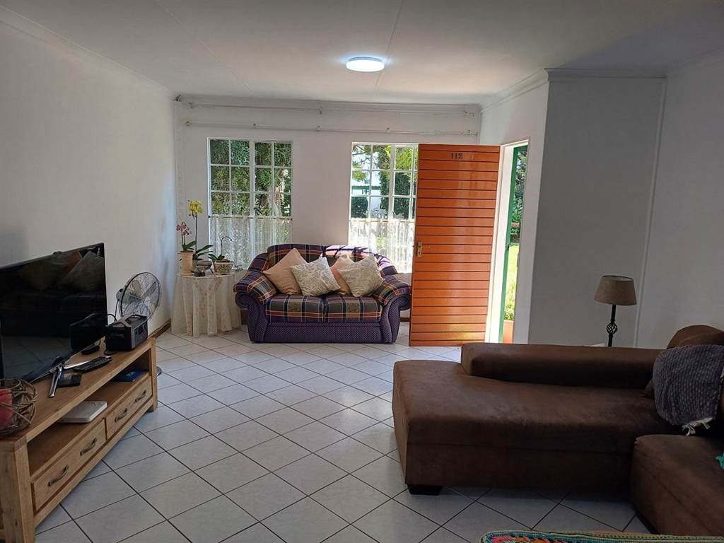 3 Bed Townhouse in Marais Steyn Park photo number 5