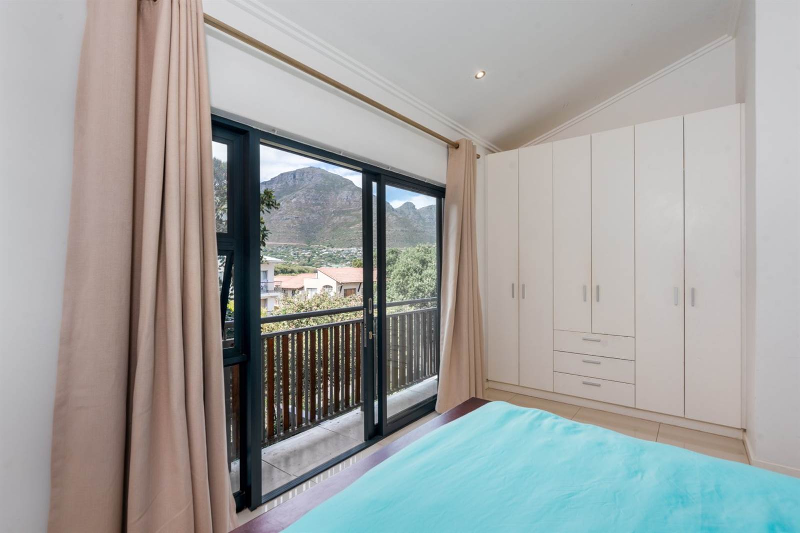 3 Bed Apartment in Hout Bay and surrounds photo number 10